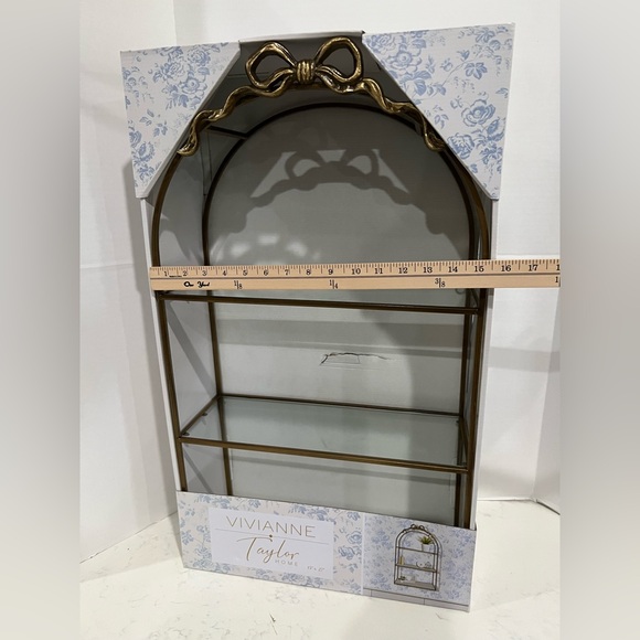 Elegant White Display Shelves for Wall Decor - Picture 8 of 8